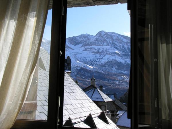 Hostal Rural Casa Parda Tramacastilla de Tena Bilik gambar